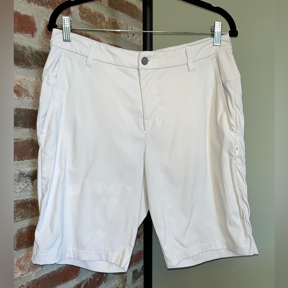 Lululemon Commission Golf Short 10"
Silver Drop | size 31
